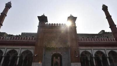 The shahi imam of the Fatehpuri mosque said that while a tragedy was averted, they are worried that the concrete from the ceiling will start falling now. (File) The shahi imam of the Fatehpuri mosque said that while a tragedy was averted, they are worried that the concrete from the ceiling will start falling now. (File)