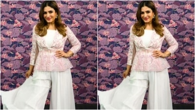 Assisted by makeup artist Shura Bhavin, Raveena decked up in smokey eyeshadow, black eyeliner, black kohl, mascara-laden eyelashes, drawn eyebrows, contoured cheeks and a shade of pastel pink lipstick. (Instagram/@officialraveenatandon)