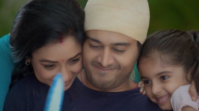 Anupamaa, Anuj and Anu in latest episode of Anupamaa.