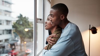 Listening to the partner, especially when they are sharing something difficult, is a way of showing concern, love and respect in a relationship. (Unsplash)