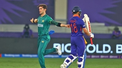 Shaheen Afridi (L) after dismissing Virat Kohli in T20 World Cup last year (Getty)