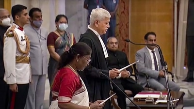 New Delhi: President Droupadi Murmu administers oath to Justice Uday Umesh Lalit as the Chief Justice of India at Rashtrapati Bhavan in New Delhi. (PTI) New Delhi: President Droupadi Murmu administers oath to Justice Uday Umesh Lalit as the Chief Justice of India at Rashtrapati Bhavan in New Delhi. (PTI)