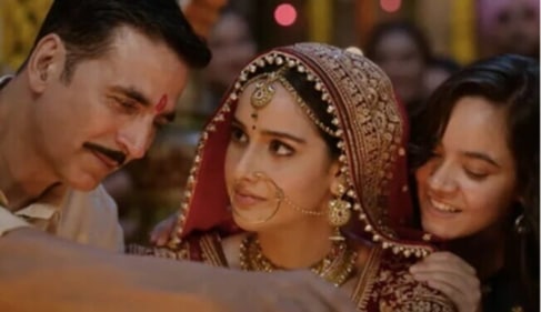 Akshay Kumar and Sadia Khateeb in a still from Raksha Bandhan. Akshay Kumar and Sadia Khateeb in a still from Raksha Bandhan. 