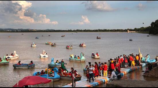 The maximum temperature in Chandgarh went up from 34.6°C on Friday to 34.8°C on Saturday while the minimum went down from 27°C to 26.8°C. (HT File)