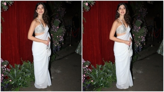 Shanaya teamed the saree with a sleeveless blouse featuring halter straps, plunging U neckline flaunting her décolletage, a backless detail, cropped hem length, fitted silhouette, and heavy silver sequinned embellishments.(HT Photo/Varinder Chawla)