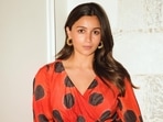 Alia Bhatt cradles baby bump in polka dot dress for new Brahmastra shoot, Karisma Kapoor and Karan Johar react&nbsp;