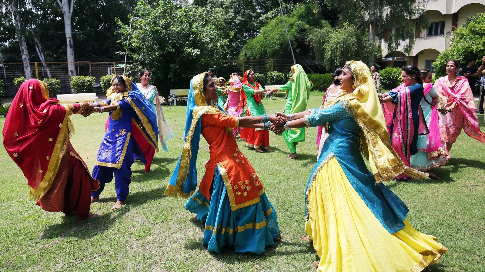 What To Wear In Teej Festival For Ladies