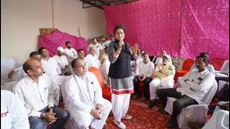 Congress leader Kiran Choudhry on Sunday launched “Kiran Karyakartao Ke Dwar” campaign under which she said that she will visit the houses of all party workers and that all leaders and workers should work unitedly to strengthen the party. (HT Photo)