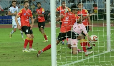 Liston Colaco’s corner-kick takes a deflection off East Bengal's Sumeet Passi and goes into the net to give ATK Mohun Bagan a 1-0 win in the Durand Cup at the Salt Lake stadium on Sunday. (Samir Jana/HT Photo) Liston Colaco’s corner-kick takes a deflection off East Bengal's Sumeet Passi and goes into the net to give ATK Mohun Bagan a 1-0 win in the Durand Cup at the Salt Lake stadium on Sunday. (Samir Jana/HT Photo)