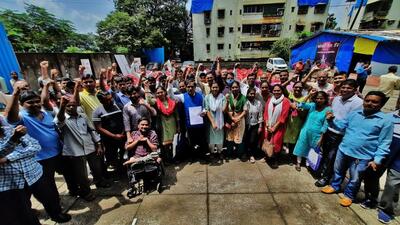 Thane, India - August, 28, 2022: Passengers from Kalwa during metting at kalwa kaveri setu, Thane stations come together to fight for their demands related to railway facilities. They warn of staging a protest if demands are not met. , in Thane ,Mumbai, India, on, Sunday, August, 28, 2022. ( Praful Gangurde / HT Photo) Thane, India - August, 28, 2022: Passengers from Kalwa during metting at kalwa kaveri setu, Thane stations come together to fight for their demands related to railway facilities. They warn of staging a protest if demands are not met. , in Thane ,Mumbai, India, on, Sunday, August, 28, 2022. ( Praful Gangurde / HT Photo)