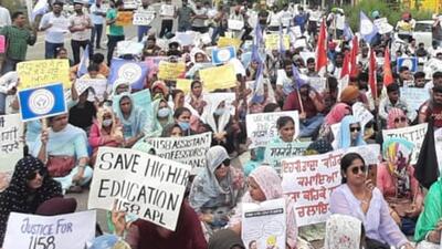 Demanding reinstatement of 1,158 assistant professors whose recruitments were quashed by the high court last year, protesters gathered near Punjab chief minister (CM) Bhagwant Mann’s residence in Sangrur on Sunday. (HT File)