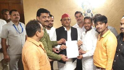 Samajwadi Party president Akhilesh Yadav in Vrindavan on Sunday. (HT PHOTO) Samajwadi Party president Akhilesh Yadav in Vrindavan on Sunday. (HT PHOTO)