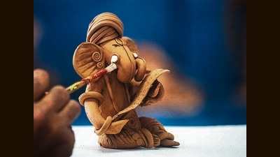 Those into idol-making believe that DIY idols for Ganesh Chaturthi are not only gratifying but also eco-friendly. (Photo: Pratham Gokhale/HT) Those into idol-making believe that DIY idols for Ganesh Chaturthi are not only gratifying but also eco-friendly. (Photo: Pratham Gokhale/HT)