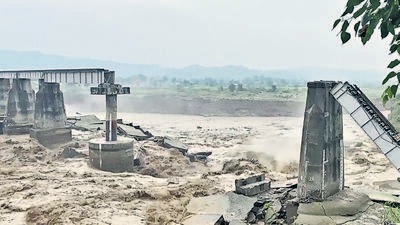 A general view of a bridge that collapsed following heavy rains in Kangra, Himachal Pradesh, India August 20, 2022 in this screen grab obtained from a video. ANI via REUTERS THIS IMAGE HAS BEEN SUPPLIED BY A THIRD PARTY. INDIA OUT. NO COMMERCIAL OR EDITORIAL SALES IN INDIA (via REUTERS) A general view of a bridge that collapsed following heavy rains in Kangra, Himachal Pradesh, India August 20, 2022 in this screen grab obtained from a video. ANI via REUTERS THIS IMAGE HAS BEEN SUPPLIED BY A THIRD PARTY. INDIA OUT. NO COMMERCIAL OR EDITORIAL SALES IN INDIA (via REUTERS)