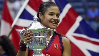 Emma Raducanu holds up the U.S. Open championship trophy after defeating Leylah Fernandez, of Canada, during the women's singles final last year. (AP) Emma Raducanu holds up the U.S. Open championship trophy after defeating Leylah Fernandez, of Canada, during the women's singles final last year. (AP)