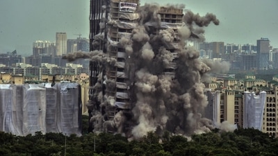 Noida's twin towers were demolished on Sunday at 2.30pm. (Raj K Raj/HT) Noida's twin towers were demolished on Sunday at 2.30pm. (Raj K Raj/HT)