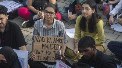 Protesters from various organisations stage a protest demanding justice to Bilkis Bano at Carter road, Bandra on Sunday. (Pratik Chorge/HT PHOTO) Protesters from various organisations stage a protest demanding justice to Bilkis Bano at Carter road, Bandra on Sunday. (Pratik Chorge/HT PHOTO)