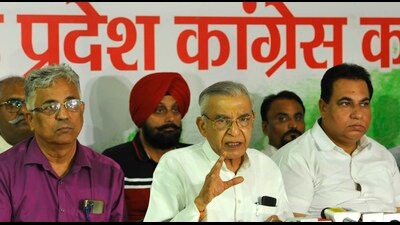Pawan Kumar Bansal (centre), treasurer of the All India Congress Committee, addressing a press conference in Chandigarh on Sunday. (Keshav Singh/HT)