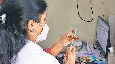 To check vaccine wastage, if registered users do not turn up for inoculation, we sometimes compensate those doses with the hospital staff, say health experts. (HT PHOTO) To check vaccine wastage, if registered users do not turn up for inoculation, we sometimes compensate those doses with the hospital staff, say health experts. (HT PHOTO)