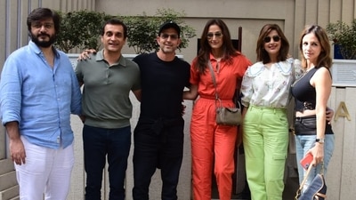 Hrithik Roshan with his friends. Hrithik Roshan with his friends.