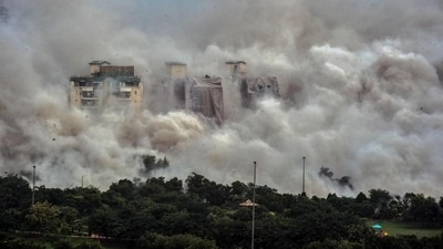 Noida supertech twin tower demolition as it blew toward Greater Noida. (Raj K Raj/ Hindustan Times)