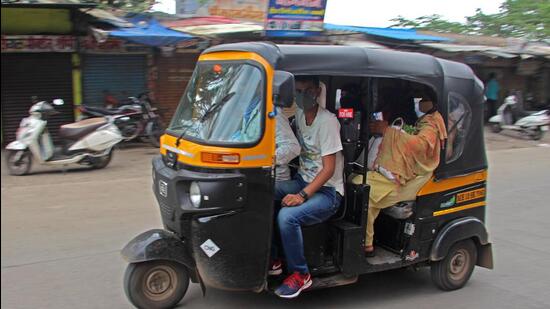 Ferrying a fourth passenger in an auto can be dangerous. These auto drivers are putting the lives of commuters at risk driving with four passengers on roads which are filled with potholes (HT Photo)