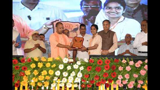 Chief Minister Yogi Adityanath felicitating a meritorious student in a programme organised on the foundation day of Mahayogi Gorakhnath University, Gorakhpur on Sunday. (Amiruddin Guddu./ht) Chief Minister Yogi Adityanath felicitating a meritorious student in a programme organised on the foundation day of Mahayogi Gorakhnath University, Gorakhpur on Sunday. (Amiruddin Guddu./ht)
