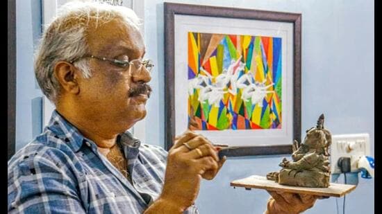 Artist Pankaj Gupta giving final touches to his eco-friendly idol of Lord Gahesha.