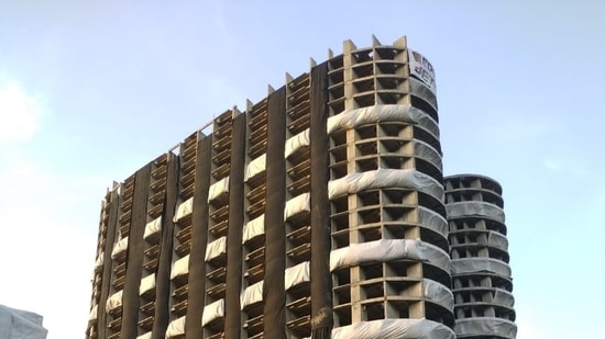 Supertech Twin Towers Demolition: It would take just nine seconds to raze the towers.&nbsp;