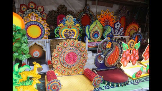 These thrones can costs between 5,000 - 7,000 depends on the size and intricacies of the design