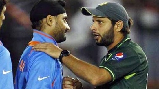 Harbhajan Singh (L) with Shahid Afridi (REUTERS)