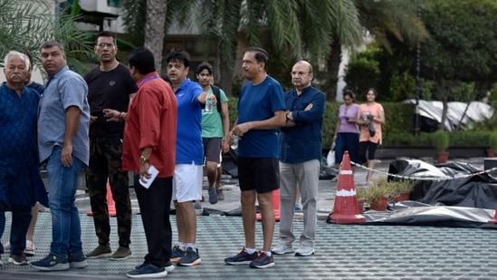 Thousands of residents have been evacuated from Noida’s Emerald Court Society which is nearby the twin towers. Edifice Engineering has assured that the demolition would be done in a manner so as not to cause any structural damages to other buildings.(Sunil Ghosh / Hindustan Times)