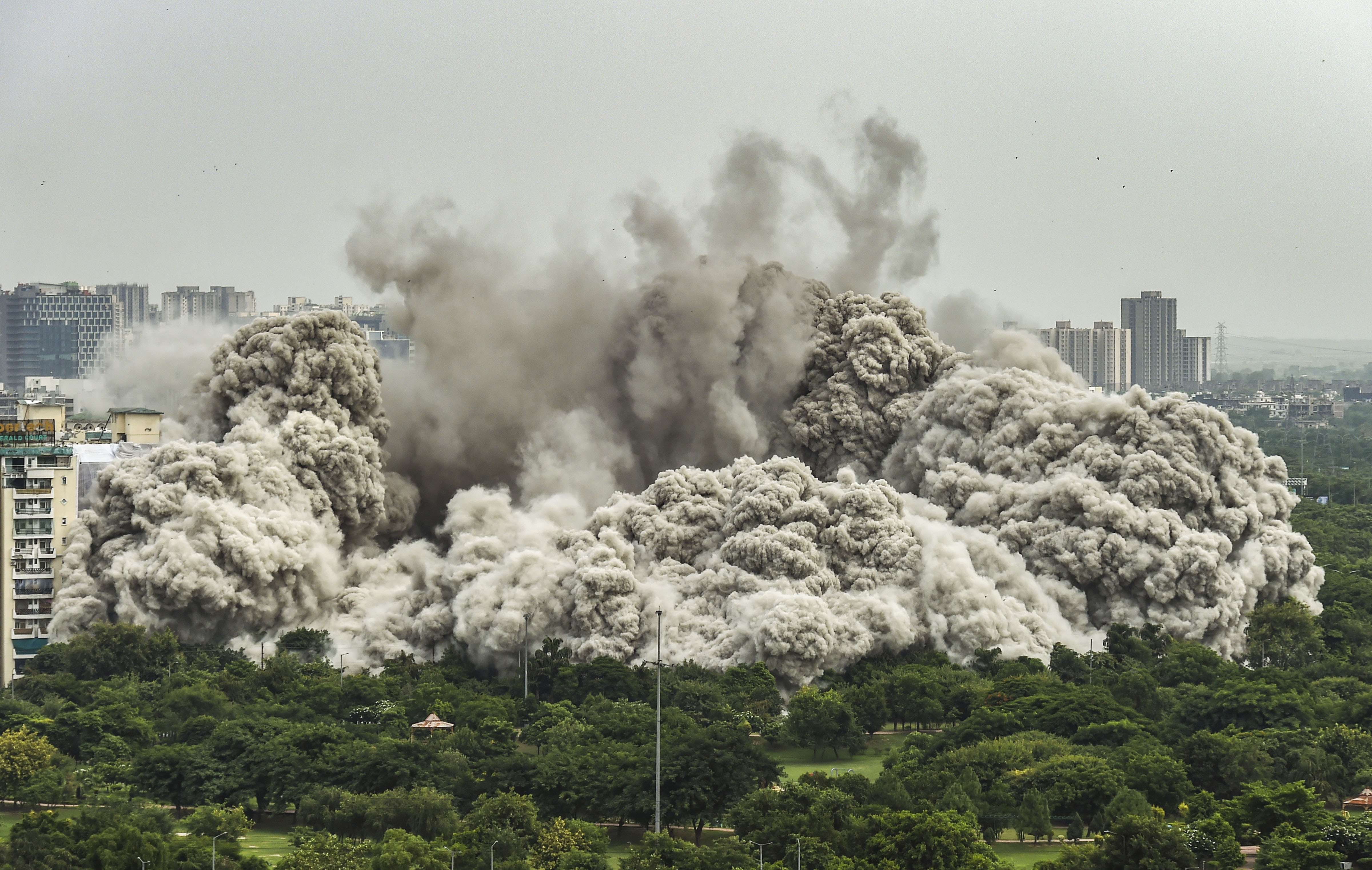 Pulverised concrete dust covers the neighbourhood after demolition of Supertech's twin towers in Noida on Sunday, August 28, 2022. (PTI Photo/Ravi Choudhary) Pulverised concrete dust covers the neighbourhood after demolition of Supertech's twin towers in Noida on Sunday, August 28, 2022. (PTI Photo/Ravi Choudhary)