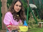 Isha Koppikar praised Alia Bhatt's decision to embrace motherhood.