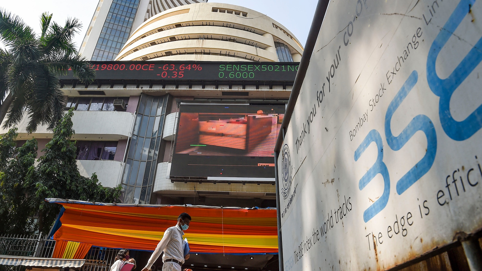 Markets End In Red: Sensex Crashes By 861 Points, Closes At 57,972.62 ...