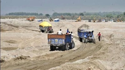 Illegal mining: HC orders stay on mining in Pathankot, Gurdaspur border areas Illegal mining: HC orders stay on mining in Pathankot, Gurdaspur border areas