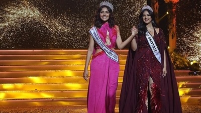 Harnaaz slipped into a wine-red gown decked with sequin and tassel work, cape sleeves forming a floor-grazing train, a thigh-high slit on the front, a plunging neckline, and a figure-hugging silhouette. (Instagram/@missdivaorg) Harnaaz slipped into a wine-red gown decked with sequin and tassel work, cape sleeves forming a floor-grazing train, a thigh-high slit on the front, a plunging neckline, and a figure-hugging silhouette. (Instagram/@missdivaorg)