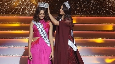 Harnaaz Sandhu crowned the beautiful Divita Rai as the reigning Miss Diva Universe 2022 in an emotional moment. The 22-year-old took her last walk as Miss Diva 2021 with her successor. A video posted on the Miss Diva Instagram page showed Harnaaz kissing the Miss Diva crown before passing it on to Divita. Keep scrolling to check out the pictures of the moment Harnaaz awarded Divita with the coveted title. (Instagram/@missdivaorg) Harnaaz Sandhu crowned the beautiful Divita Rai as the reigning Miss Diva Universe 2022 in an emotional moment. The 22-year-old took her last walk as Miss Diva 2021 with her successor. A video posted on the Miss Diva Instagram page showed Harnaaz kissing the Miss Diva crown before passing it on to Divita. Keep scrolling to check out the pictures of the moment Harnaaz awarded Divita with the coveted title. (Instagram/@missdivaorg)