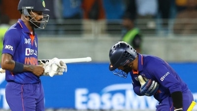 Dinesh Karthik bows after Hardik Pandya seals the match against Pakistan with a six. (Twitter) Dinesh Karthik bows after Hardik Pandya seals the match against Pakistan with a six. (Twitter)