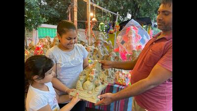 Kids buying eco-friendly Ganesh idols in a stall near IT College in Lucknow on Monday. (HT photo) Kids buying eco-friendly Ganesh idols in a stall near IT College in Lucknow on Monday. (HT photo)