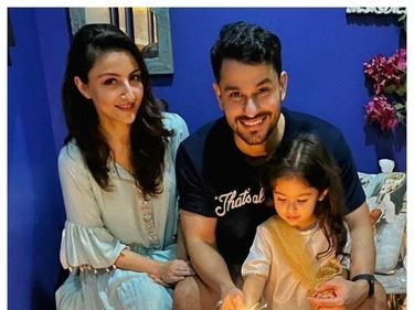 Kunal Kemmu with wife Soha Ali Khan and daughter Inaaya Naumi Kemmu. Kunal Kemmu with wife Soha Ali Khan and daughter Inaaya Naumi Kemmu.