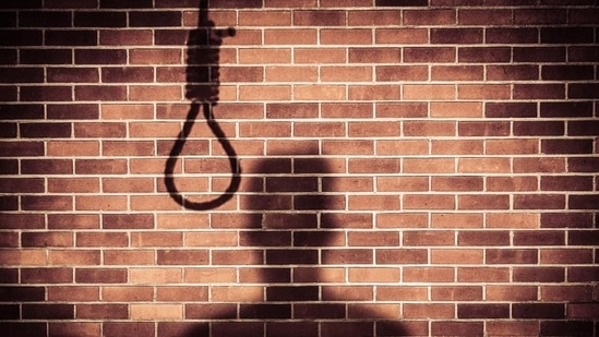 The fastest increase in deaths by suicide in 2021 was observed among students and small entrepreneurs. (Getty Images/iStockphoto)