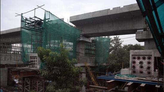 Ganesh mandal chariot height restrictions are in place considering construction of Metro bridges in Pune. (HT FILE)