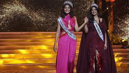 Harnaaz slipped into a wine-red gown decked with sequin and tassel work, cape sleeves forming a floor-grazing train, a thigh-high slit on the front, a plunging neckline, and a figure-hugging silhouette.(Instagram/@missdivaorg)