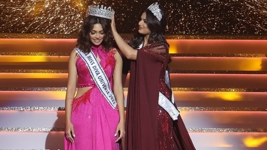 Harnaaz Sandhu crowned the beautiful Divita Rai as the reigning Miss Diva Universe 2022 in an emotional moment. The 22-year-old took her last walk as Miss Diva 2021 with her successor. A video posted on the Miss Diva Instagram page showed Harnaaz kissing the Miss Diva crown before passing it on to Divita. Keep scrolling to check out the pictures of the moment Harnaaz awarded Divita with the coveted title.(Instagram/@missdivaorg)