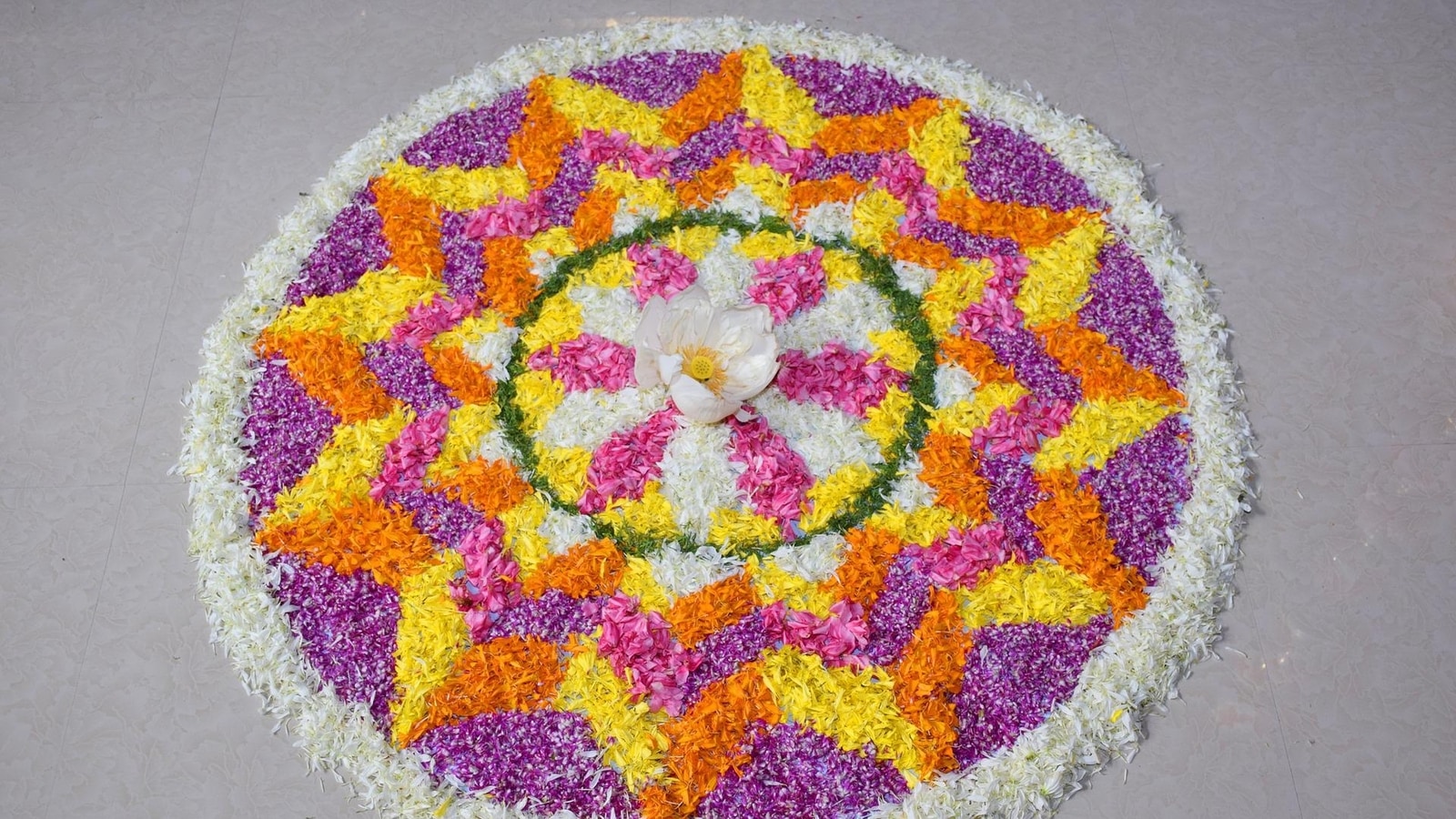 Pookkalam Athapookalam designs Simple | Simple flower rangoli, Flower  rangoli, Pookalam design