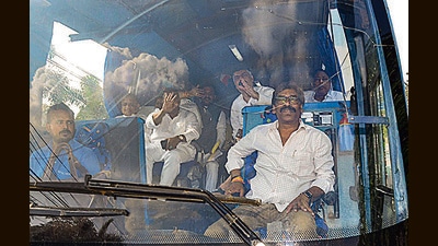 Jharkhand Chief Minister Hemant Soren with UPA MLAs leaves for Ranchi airport on Tuesday (PTI) Jharkhand Chief Minister Hemant Soren with UPA MLAs leaves for Ranchi airport on Tuesday (PTI)