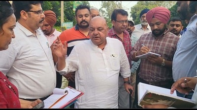 MLA Gurpreet Gogi during a public meeting over delimitation process, developmental projects in his constituency in Ludhiana. (HT PHOTO)