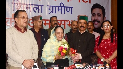Himachal Pradesh Congress chief Pratibha Singh welcoming former AAP member SS Jogta into the party fold in Shimla on Tuesday. (Deepak Sansta/HT)