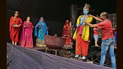 This year, Hatti Ganpati mandal is showcasing a live dekhava of Lord Krishna. There will be 21 moving idols of Lord Krishna and the Gopis. They will be seen playing Holi. (Ravindra Joshi/HT PHOTO) This year, Hatti Ganpati mandal is showcasing a live dekhava of Lord Krishna. There will be 21 moving idols of Lord Krishna and the Gopis. They will be seen playing Holi. (Ravindra Joshi/HT PHOTO)